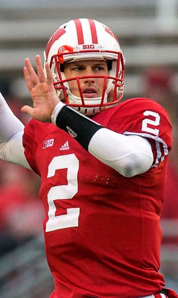 After first scrimmage, Stave appears to have upper hand as Badgers QB